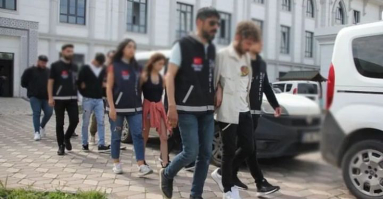 BOYNUNDA İPLE BULUNAN GENÇ KIZIN ÖLÜMÜ İLE İLGİLİ 5 KİŞİ GÖZALTINDA