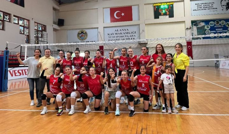 ALANYA BELEDİYESPOR’UN MİDİ KIZLARI, FİNALDE!