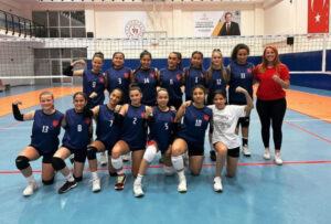 ARZU HOCA VE MİDİ KIZLARI, YARI FİNALDE