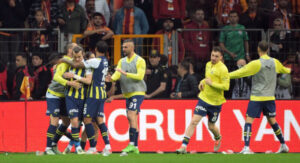 FENERBAHÇE DERBİDE KAZANDI, ŞAMPİYONLUĞU SON HAFTAYA TAŞIDI