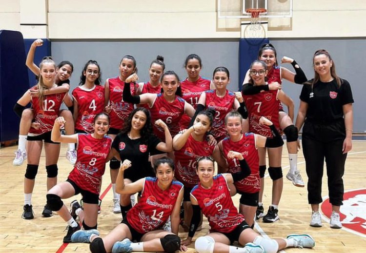 ALANYA BELEDİYESPOR MİDİ KIZ TAKIMI, ÇEYREK FİNALE YÜKSELDİ