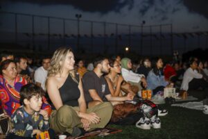 ÜNİVERSİTE ÖĞRENCİLERİNİ AÇIK HAVA SİNEMASI’NDA BULUŞTU