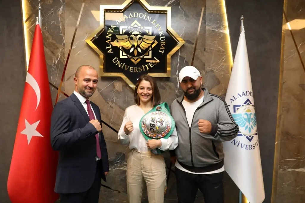 ALKÜ’NÜN GURURU SEREN AY, DÜNYA BİRİNCİLİĞİ İÇİN RİNGE ÇIKACAK