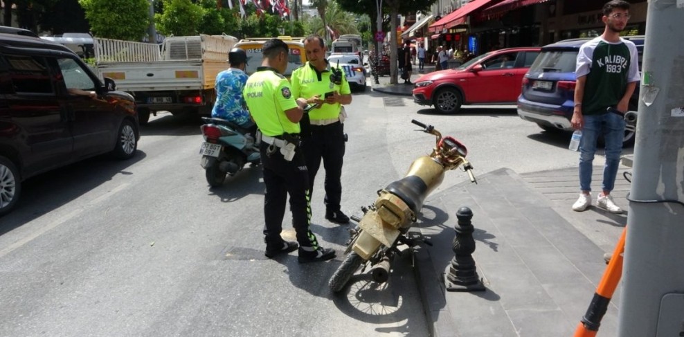 YAKALANACAĞINI ANLAYAN HIRSIZLAR ÇALINTI MOTORU BIRAKIP KAÇTILAR