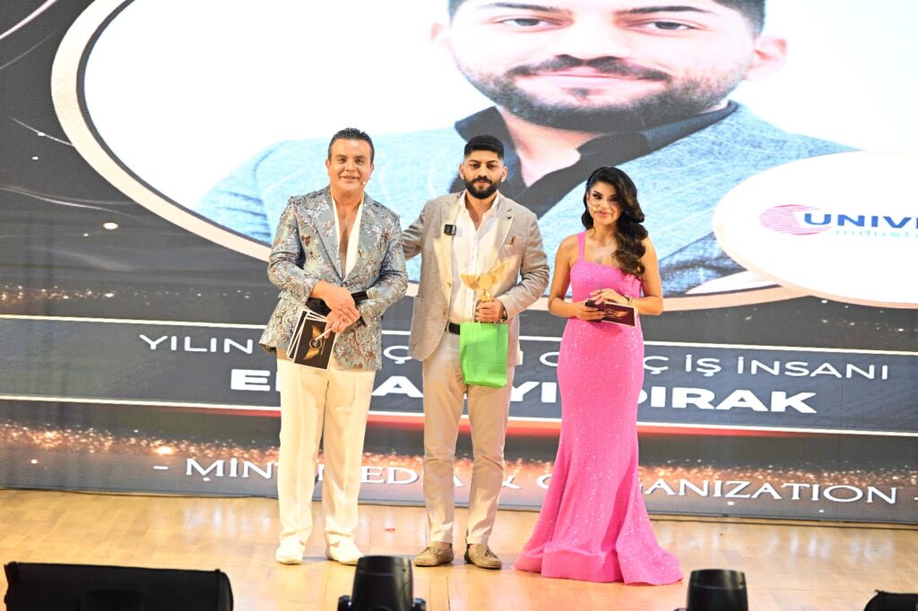 ERHAN YILDIRAK “YILIN ÖNE ÇIKAN GENÇ İŞ İNSANI ” ÖDÜLÜNÜ ALDI