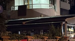 KADIKÖY”DE RESTORANIN TAVANI ÇÖKTÜ, MÜŞTERİLER YARALANDI