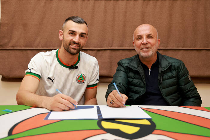 ALANYASPOR, SERDAR DURSUN’A RESMEN İMZAYI ATTIRDI