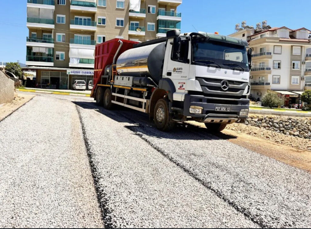 ALANYA BELEDİYESİ’NDEN PAYALLAR VE OBA MAHALLELERİNDE ASFALT ÇALIŞMASI