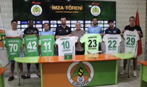 ALANYASPOR, YENİ TRANSFERLERİNE İMZA TÖRENİ DÜZENLEDİ