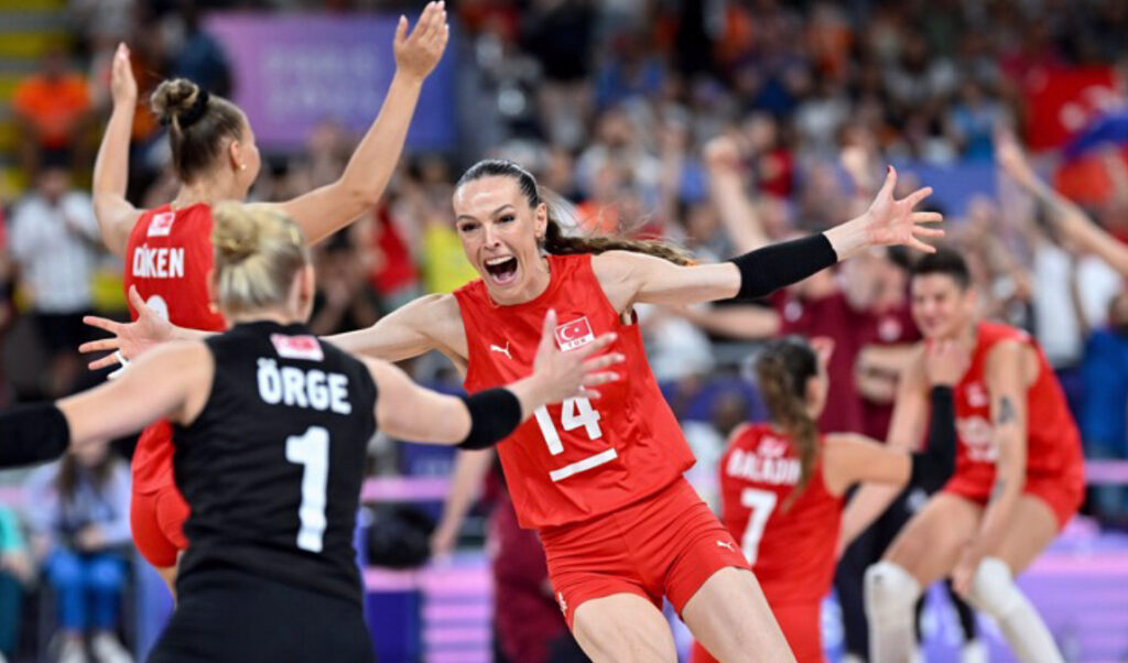 FİLENİN SULTANLARI, OLİMPİYATLARDA ÇEYREK FİNALİ GARANTİLEDİ