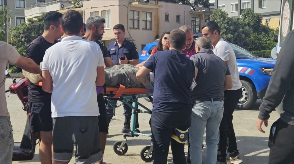 ALANYA’DA OTOMOBİL VE MOTOSİKLET ÇARPIŞTI 1YARALI