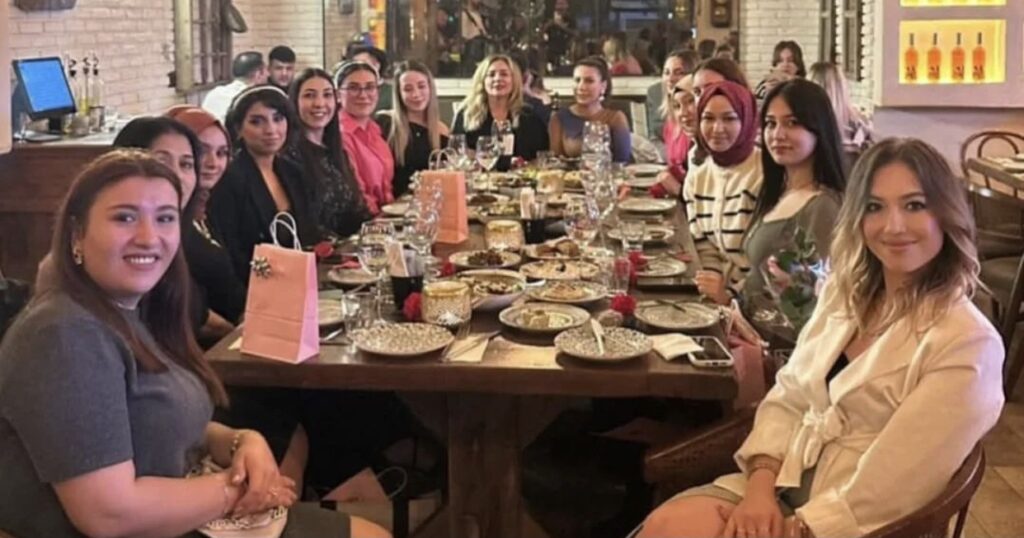 ATILIM AKADEMİ’DEN ANLAMLI ÖĞRETMENLER GÜNÜ KUTLAMASI