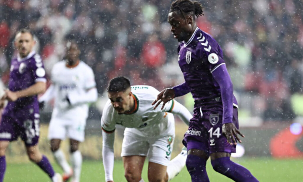 SAMİ UĞURLU, ALANYASPOR KARİYERİNE 1 PUANLA BAŞLADI