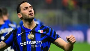 HAKAN ÇALHANOĞLU, DÜNYA’NIN EN İYİLERİ ARASINDA!