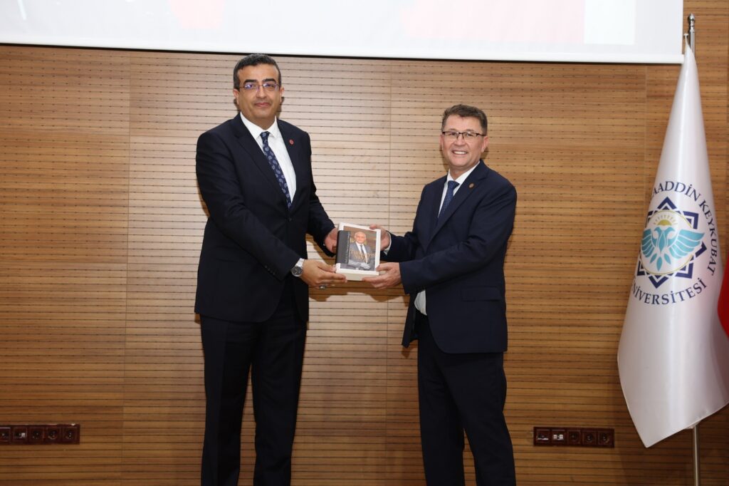 ALKÜ’LÜ TÜRKOLOG PROF. DR. AYDEMİR, TDK BİLİM KURULU ÜYESİ SEÇİLDİ