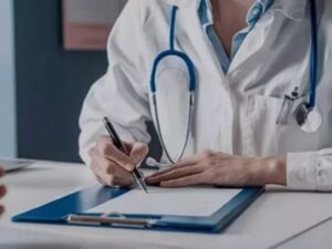 ALANYA’DA AİLE HEKİMLERİNDEN İŞİ BIRAKMA EYLEMİNE DESTEK