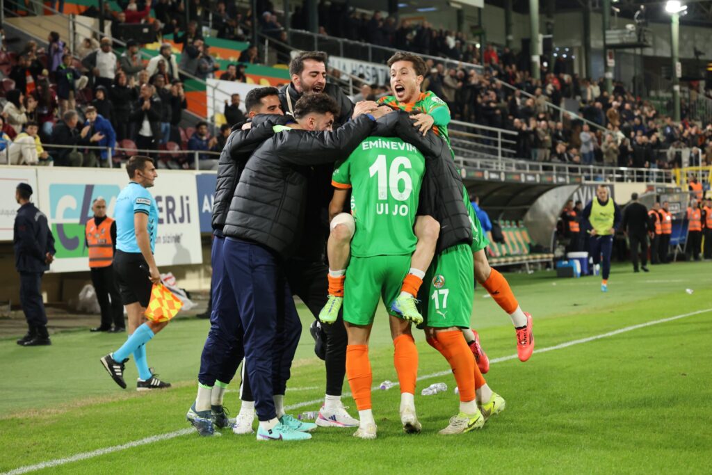 ALANYASPOR 3 PUANI 3 GOLLE ALDI