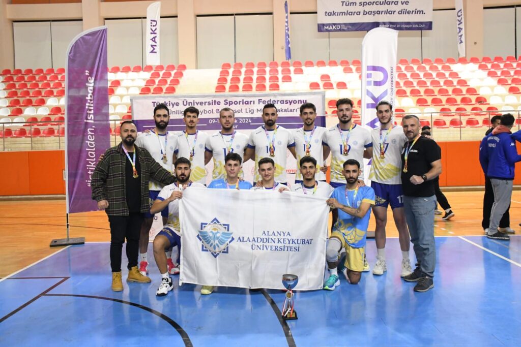 ALKÜ VOLEYBOL TAKIMI SÜPER LİG YOLUNDA
