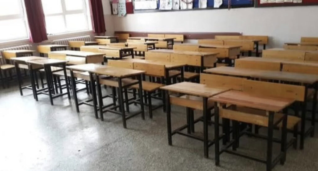 KÖTÜ HAVA NEDENİYLE ALANYA’DA OKULLAR BİR GÜN TATİL