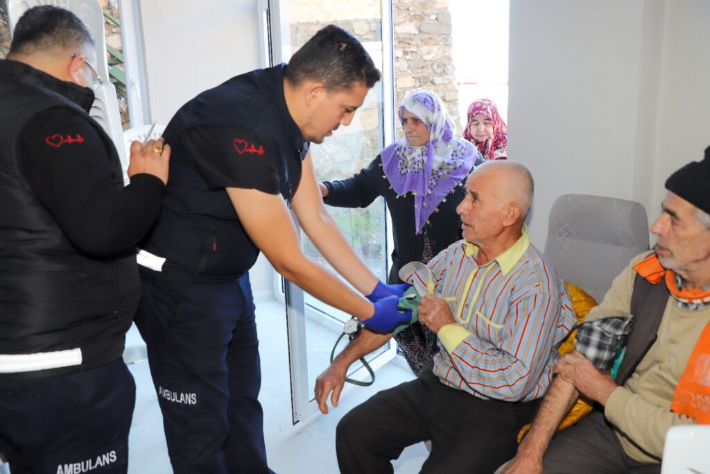 ALANYA BELEDİYESİ EVDE BAKIM HİZMETİYLE GÖNÜLLERE DOKUNUYOR