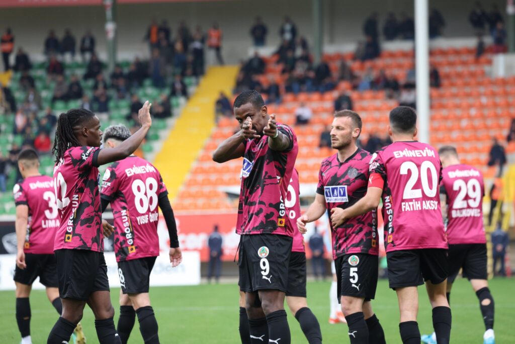 ALANYASPOR, 9 GOLLÜ MAÇTA BAŞAKŞEHİR’İ 5 GOLLE DEVİRDİ