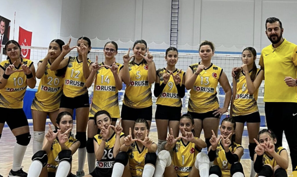 MASK’IN KÜÇÜK KIZLARI, NET VOLEYBOL’U SET VERMEDEN GEÇTİ