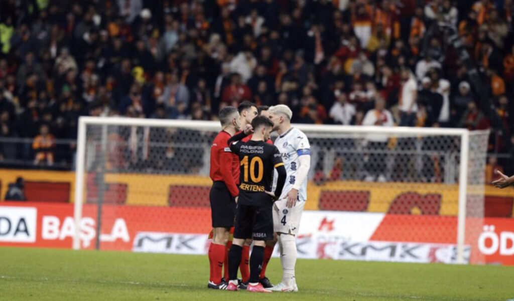 ADANA DEMİRSPOR’A HÜKMEN MAĞLUBİYET VE 3 PUAN SİLME CEZASI VERİLDİ