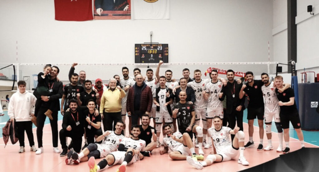 ALANYA’NIN EFELERİ, CİZRE’Yİ SET VERMEDEN YENDİ, PLAY-OFF İDDİASINI SÜRDÜRDÜ