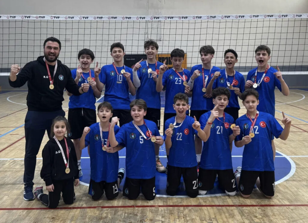 ÖHEP YILDIZ ERKEK VOLEYBOL TAKIMI, EN İYİ 8 TAKIM ARASINDA!