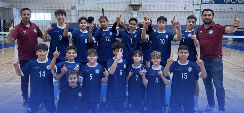 ERSE’Lİ MİDİ ERKEKLER, TÜRKİYE FİNALLERİ’NE KATILMA HAKKI KAZANDI