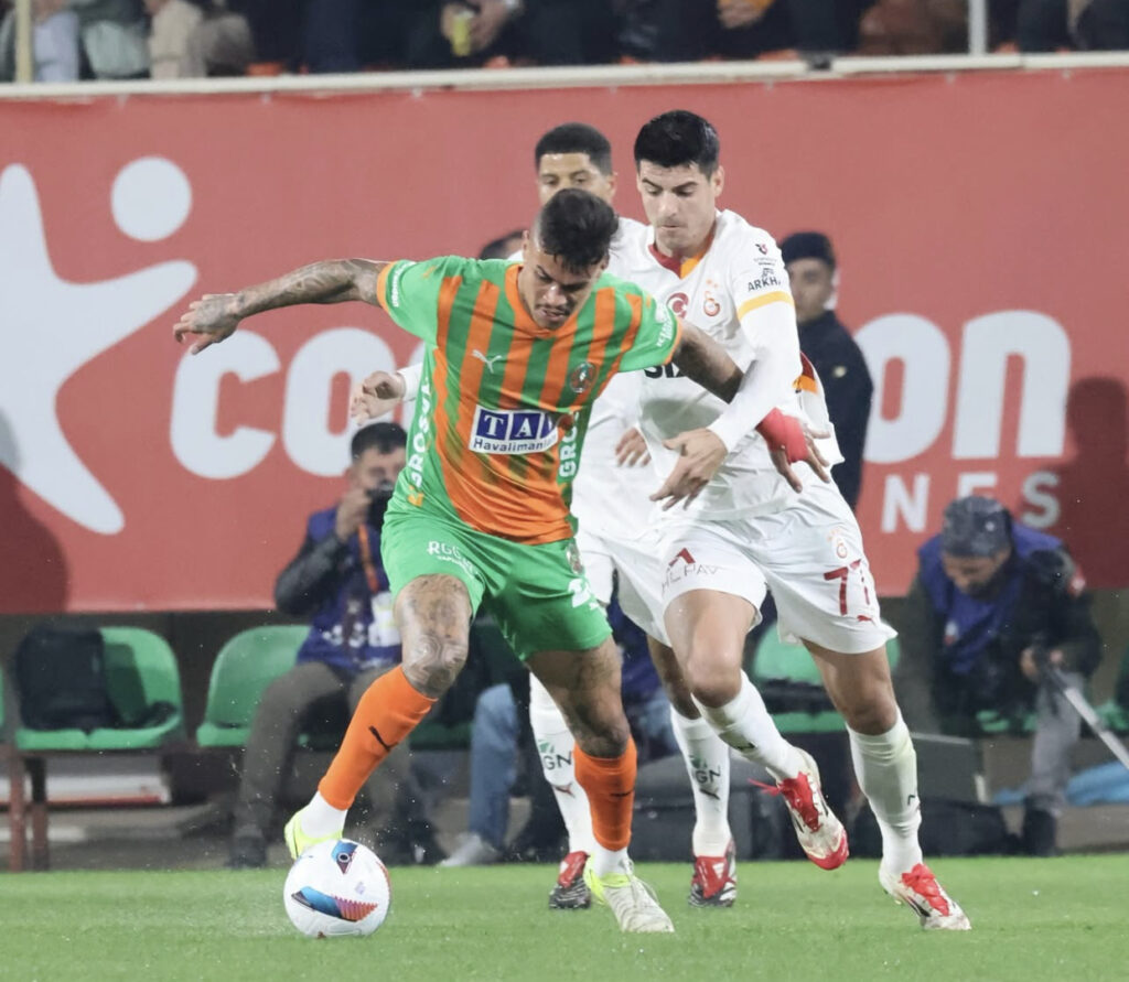 ALANYASPOR ÜSTÜNLÜĞÜNÜ KORUYAMADI, GALATASARAY’A MAĞLUP OLDU