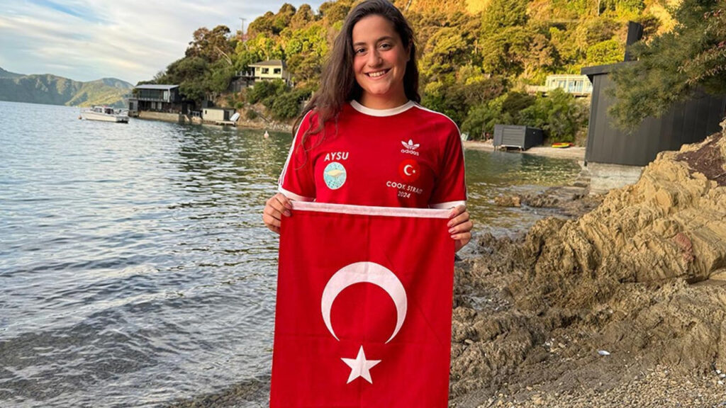 KAİWİ KANALI’NI GEÇEN EN GENÇ TÜRK YÜZÜCÜ AYSU TÜRKOĞLU!