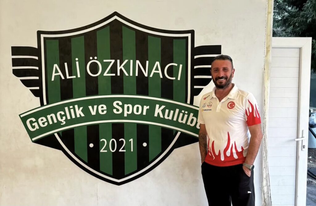 BÜLENT HOCA KULÜBÜNE VEDA ETTİ