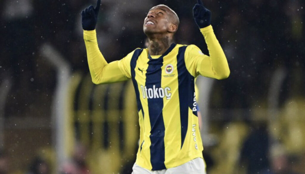 DERBİDE TALİSCA HAT-TRİCK YAPTI, FENERBAHÇE PUAN FARKINI 3’E İNDİRDİ!