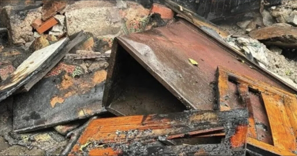 ALANYA’DA KULLANILMAYAN EVDE YANGIN PANİĞİ