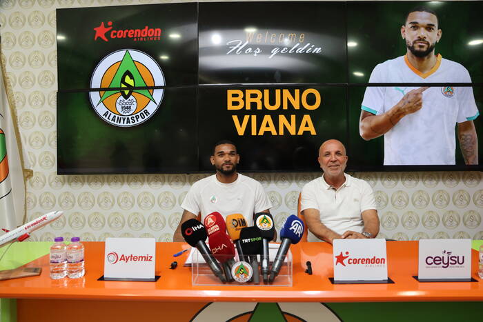 ALANYASPOR, 4 YENİ TRANSFERİ İÇİN İMZA TÖRENİ DÜZENLEDİ