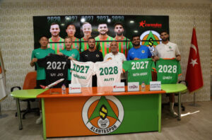 ALANYASPOR, 5 FUTBOLCUSU İLE SÖZLEŞME YENİLEDİ