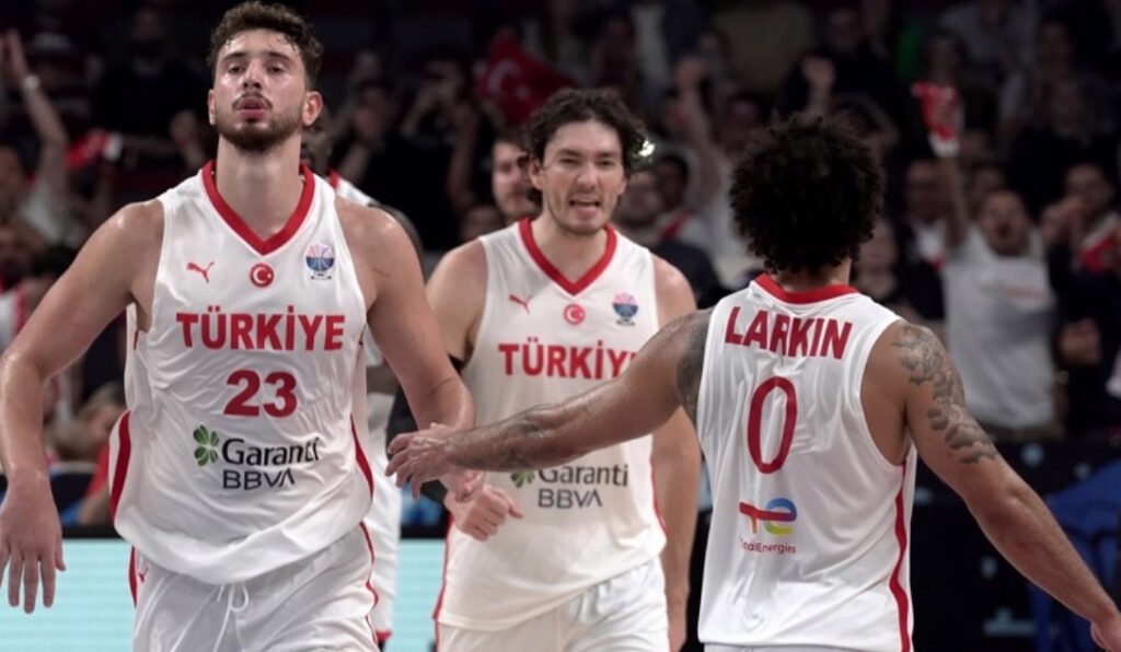 12 DEV ADAM TARİH YAZDI! EUROBASKET 2025’DE YARI FİNALDEYİZ!