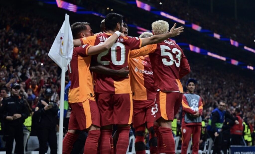 GALATASARAY, LİVERPOOL’U OSİMHEN İLE DEVİRDİ