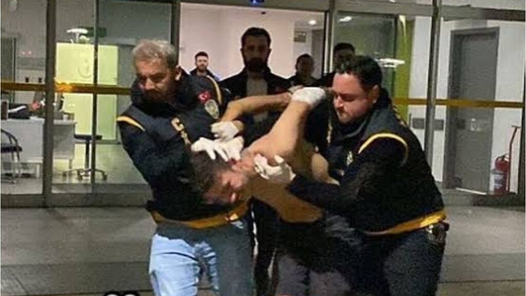 16 YAŞINDAKİ KIZ KARDEŞİNİN ÜZERİNE KAYNAR SU DÖKTÜ, VİDEOYA ÇEKTİ!