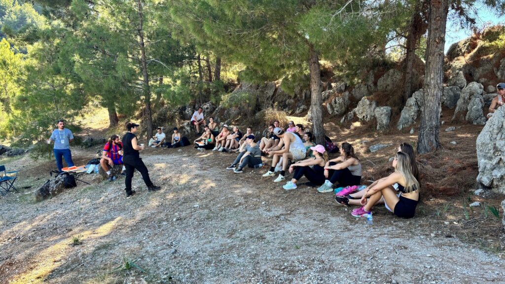 ALKÜ, TEKNOLOJİ BAĞIMLILIĞIYLA MÜCADELEDE“TECH DETOX” KAMPINDA ULUSLARARASI ÖĞRENCİLERİ BULUŞTURDU