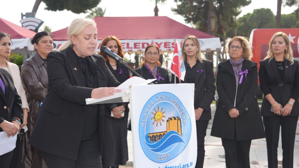ALANYA’DAN GÜÇLÜ MESAJ: “HİÇBİR KADIN YALNIZ DEĞİL!”