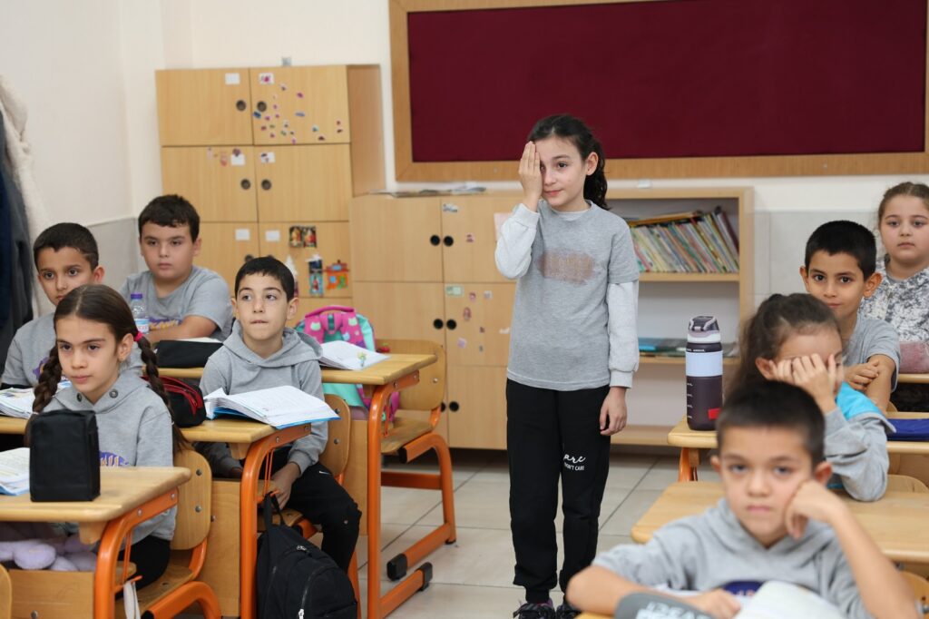 ALKÜ’LÜ ÖĞRENCİLER MİNİKLERİN SAĞLIĞINI TARADI