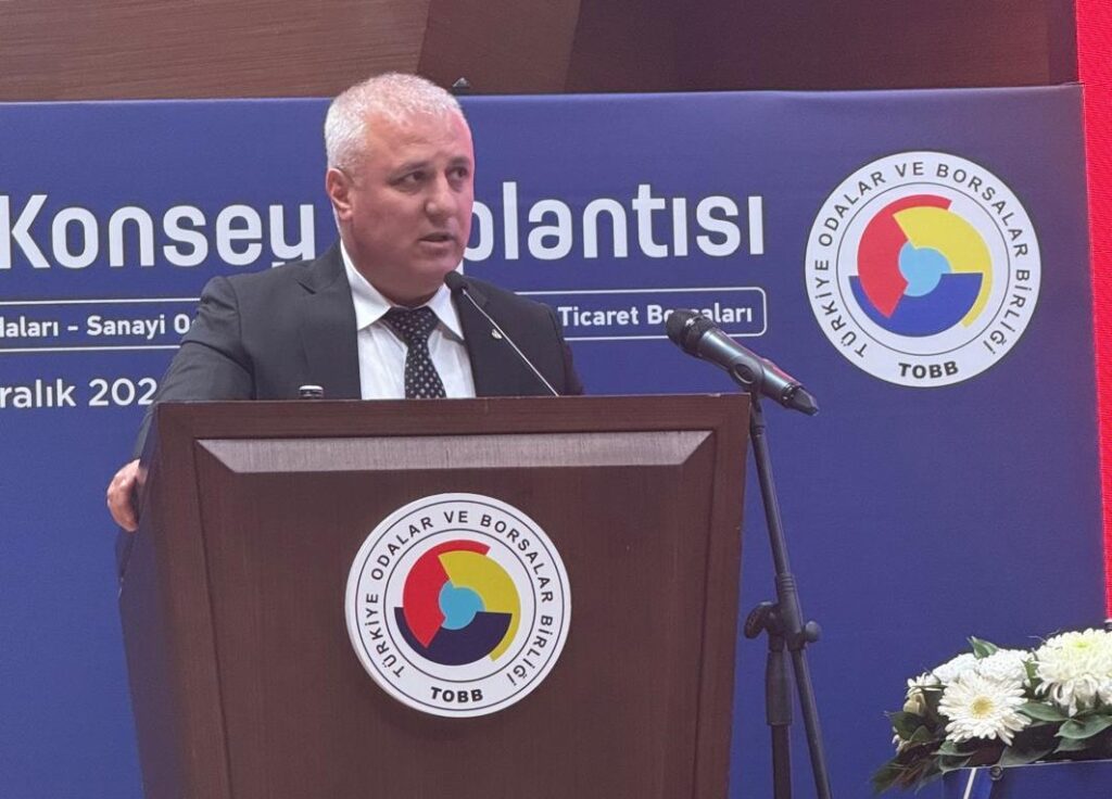 ERDEM ANKARA’DA MASAYA YUMRUĞU VURDU