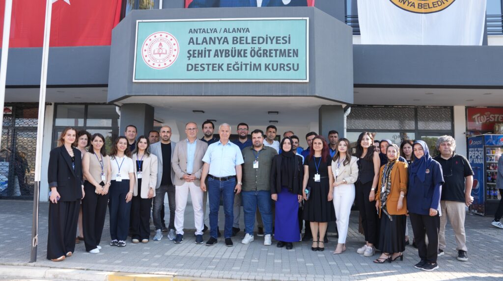 ALANYA BELEDİYESİ ÜCRETSİZ KURSLARLA TÜRKİYE DERECELERİ BEKLİYOR