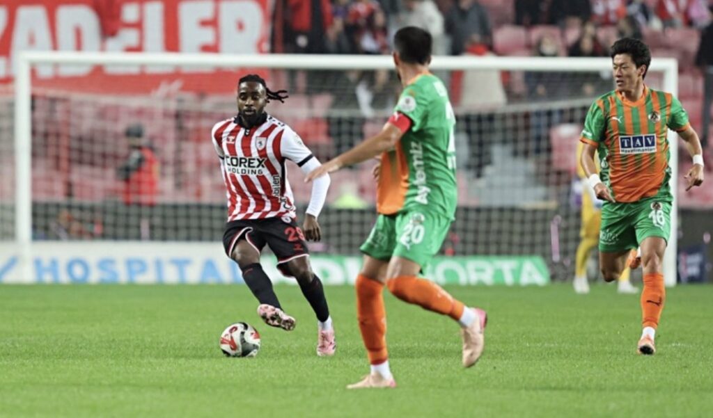 ALANYASPOR, SAMSUN’DAN 1 PUANLA DÖNÜYOR