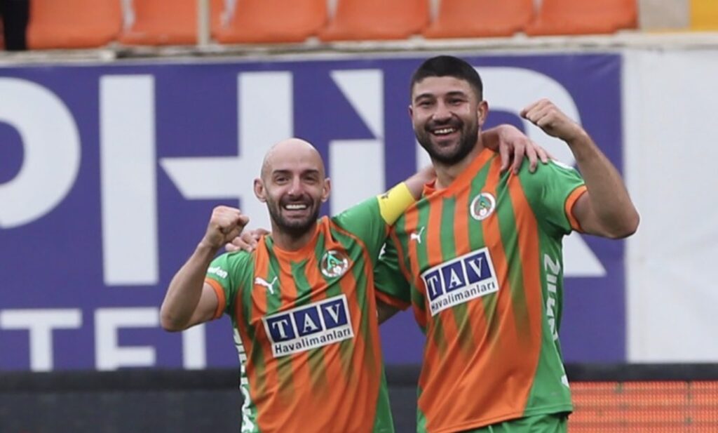 ALANYASPOR, KARAGÜMRÜK’Ü 2 GOLLE GEÇTİ