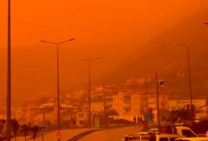 ALANYA’DA KIZIL GÖKYÜZÜ VE ÇAMUR YAĞMURU!