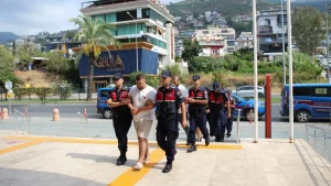ALANYA’DA EMLAK OFİSİNE SALDIRI! MERSİN’DE YAKALANDILAR