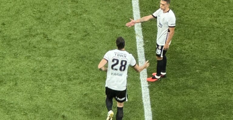 DUSAN VLAHOVİC, BEŞİKTAŞ FORMASIYLA İLK KEZ SAHADA! TARİHİ ANLARI İZLE